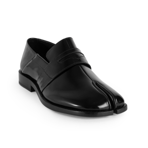 LEATHER TABI PENNY LOAFERS IN BLACK