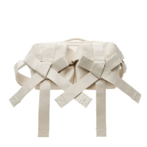 Pearl embellished bow shoulder bag - beige